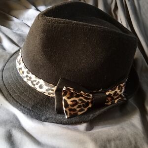 Chic Black Fedora with Leopard Band